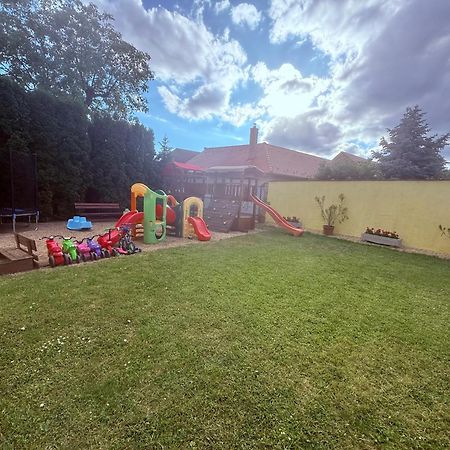 Zam-Zem Holiday Apartman ハイデゥソボスロー エクステリア 写真